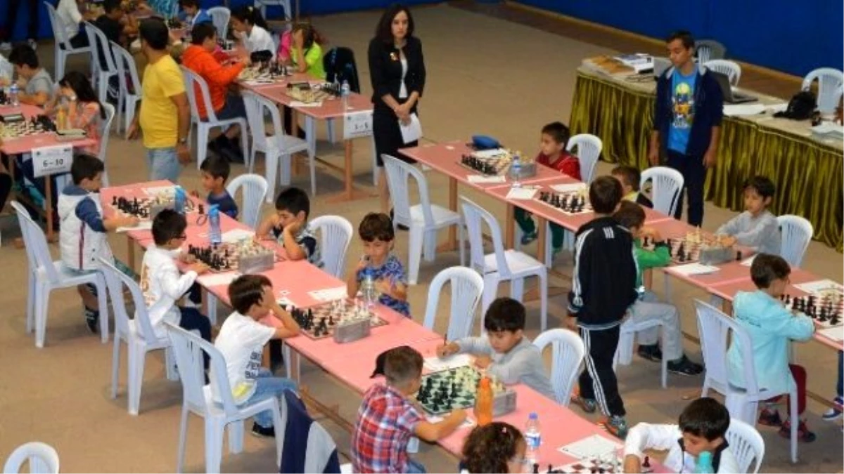 Şener Pekgüzel Satranç Turnuvası\'na 100 Sporcu Katıldı
