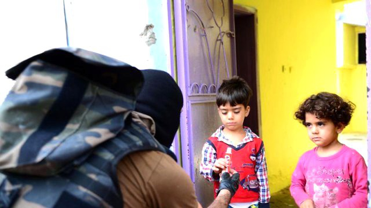 Diyarbakır Sur\'daki Operasyona Vatandaş Desteği Fotoğraflara Yansıdı