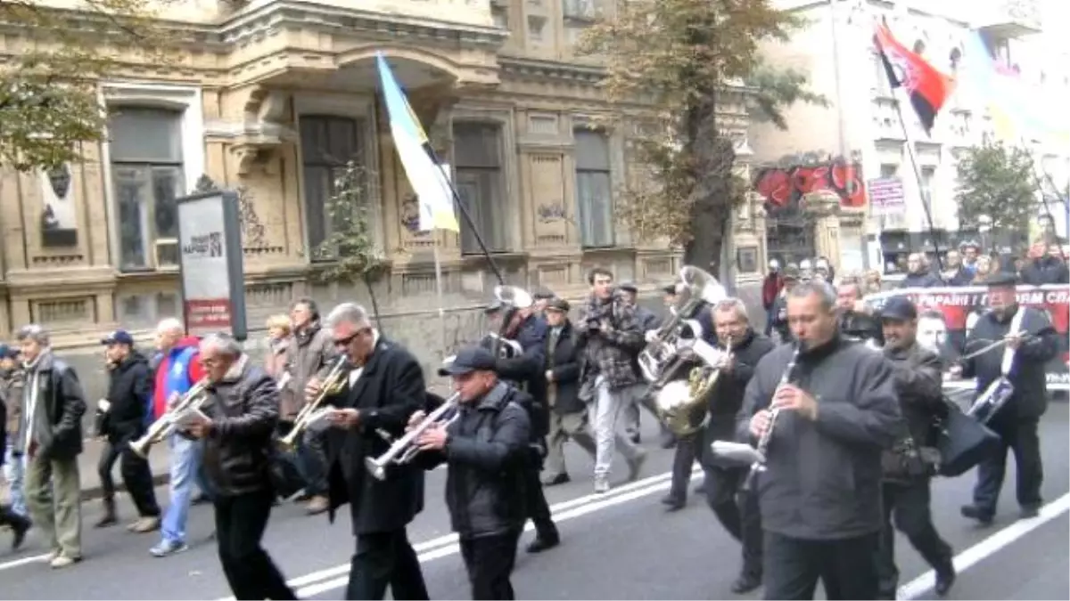 Ukrayna, Radikal Milliyetçilerin Gösterisine Sahne Oldu