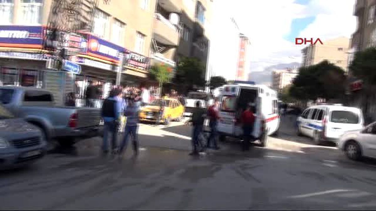 Van? da Çatışma: 1 Polis Yaralı, 1 PKK\'lı Ölü Ele Geçirildi