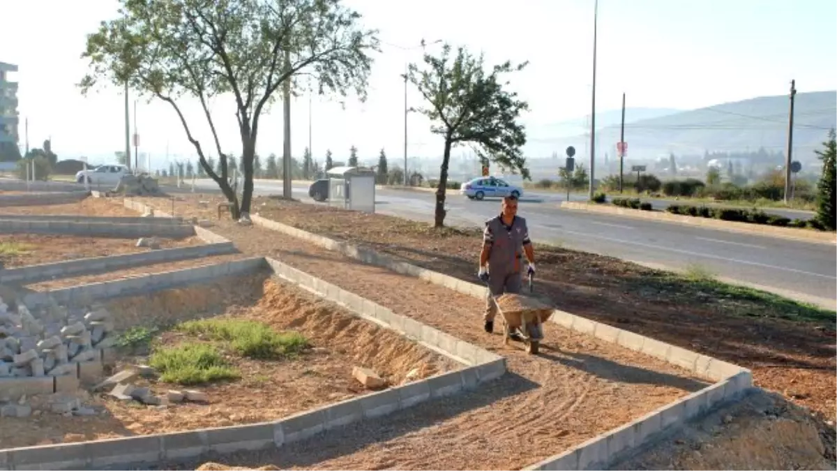 Yeni Parklar Menteşe\'yi Güzelleştiriyor