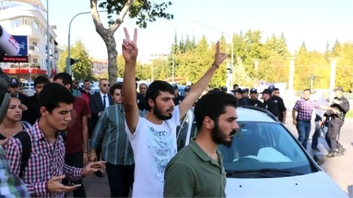 AK Parti Standı Protestosuna 10 Gözaltı