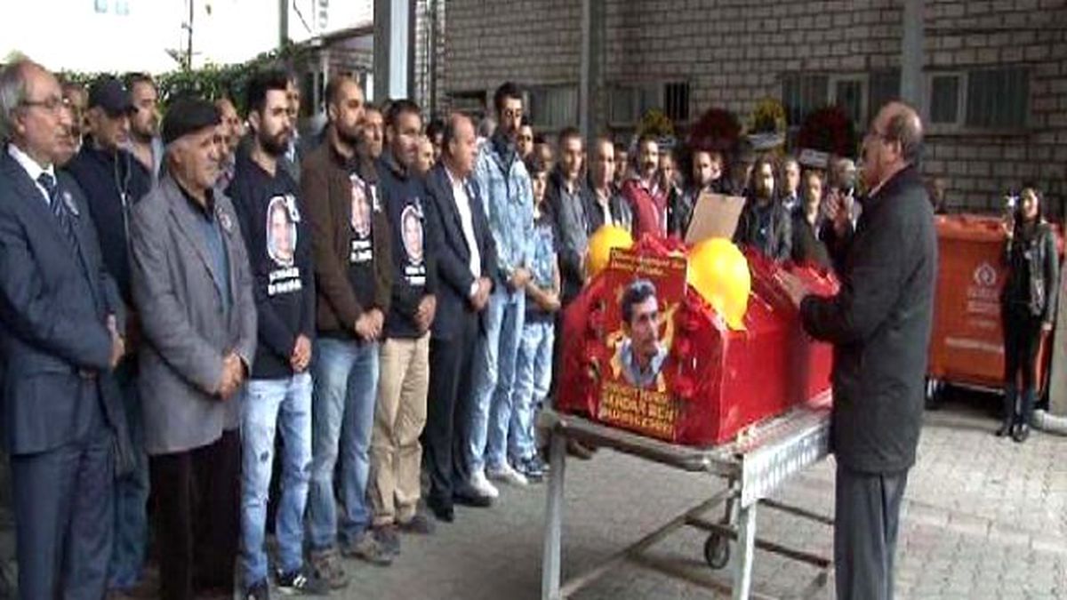 Ankara'daki Terör Saldırısında Ölen Serdar Ben, Baretiyle Uğurlandı