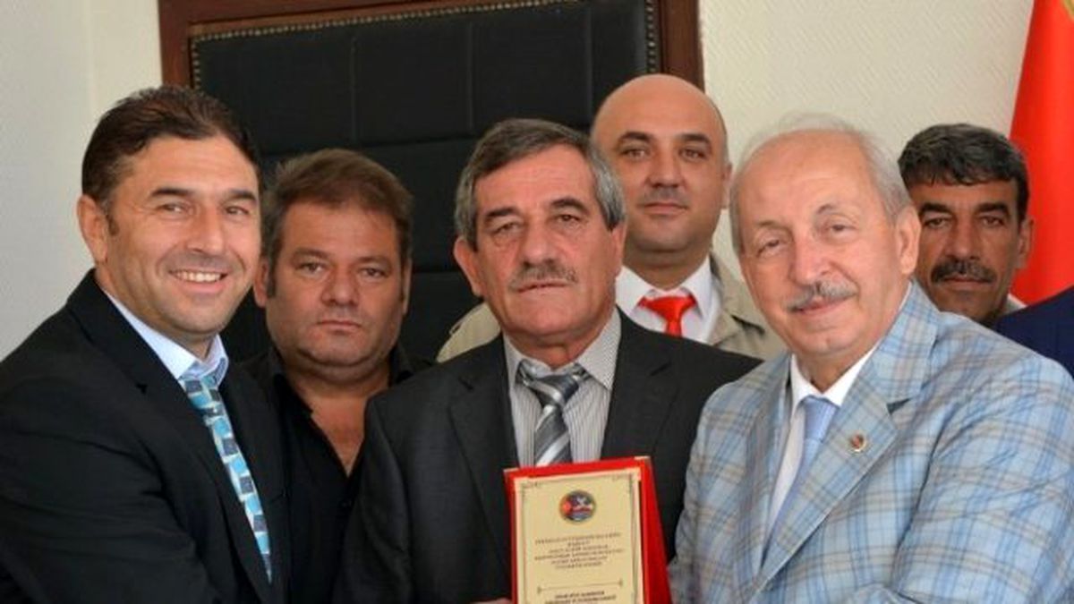 Başkan Albayrak\'a Teşekkür Plaketi