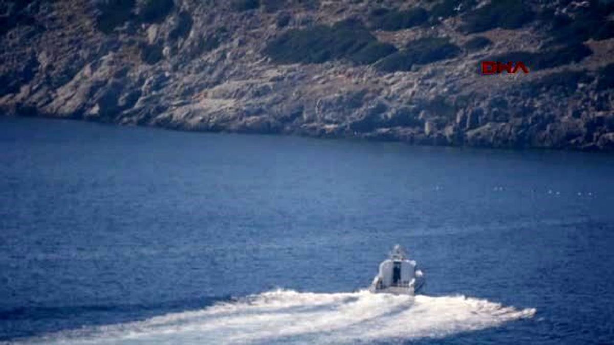 Bodrum Denizde Bulunan Boş Bot Bodrum\'u Hareketlendirdi