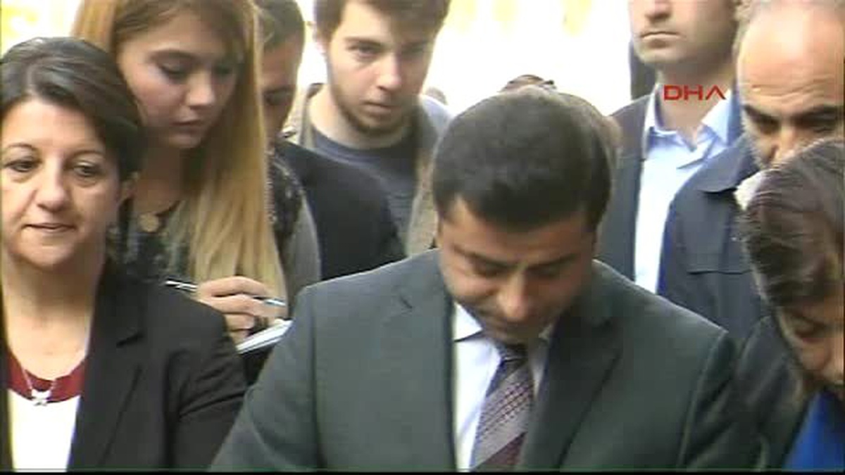 Demirtaş: Kamuoyundan Akp, Işid İşbirliğini Dayanışmasını Saklama Kaygısı ve Girişimidir
