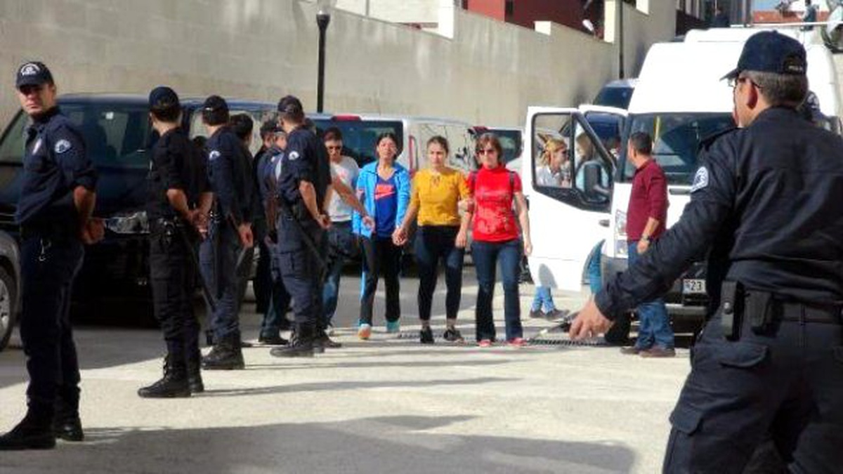 Elazığ\'da Gözaltına Alınan 15 Ydg-H\'li Adliyeye Sevk Edildi