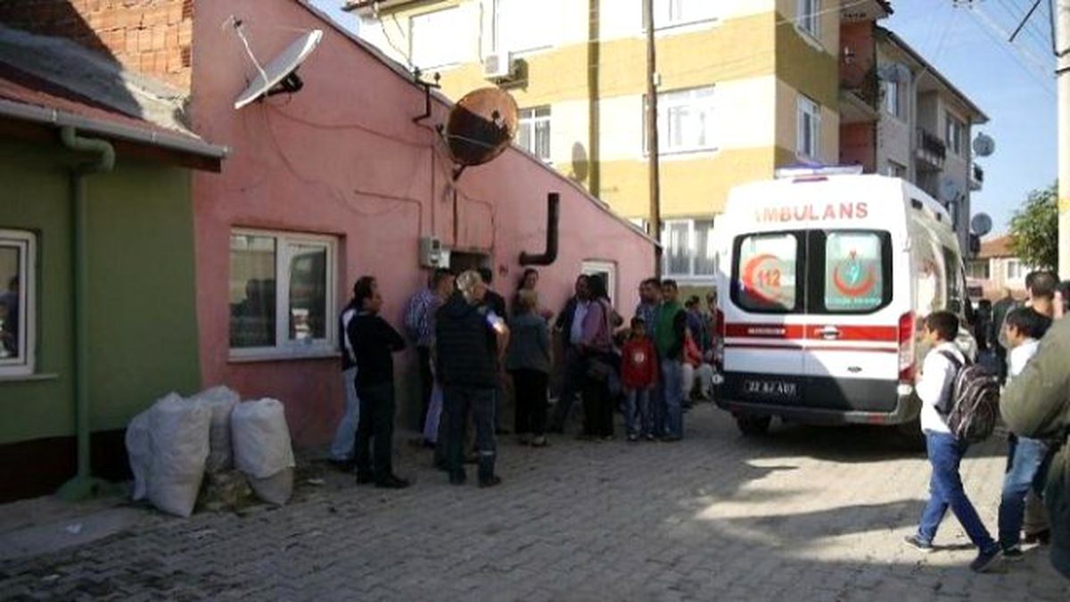 Evinde Ölü Bulunan Adamın Cenazesi Ailesine Teslim Edildi
