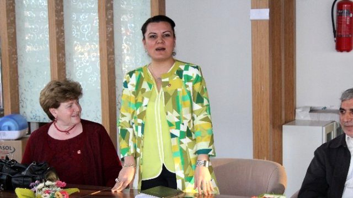 Fatma Kaplan Hürriyet: "Tweetleri Takip Edene Kadar Canlı Bombaları Takip Etsinler"