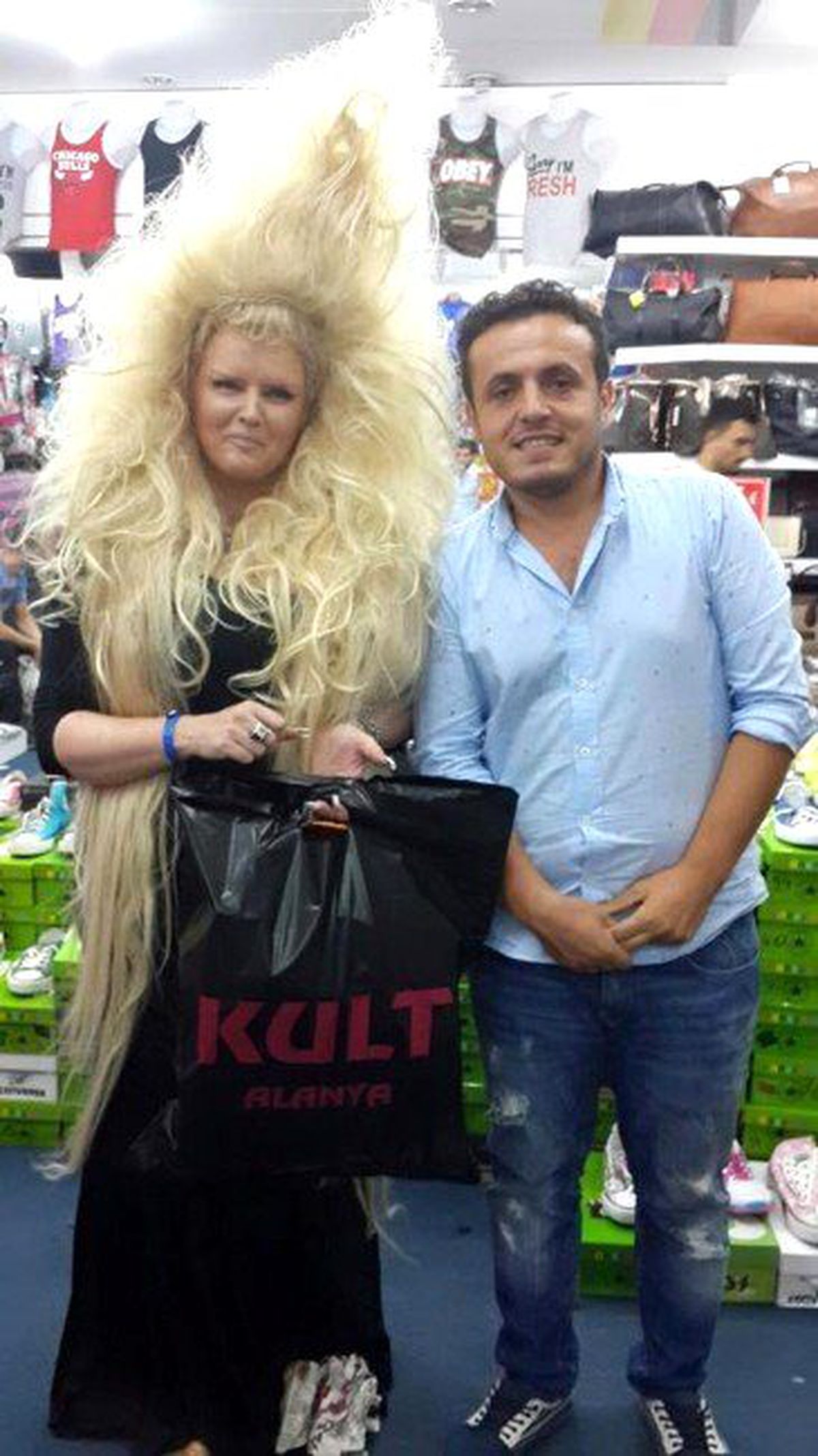 Fin Turistin Saçını Gören Fotoğraf Çektirdi