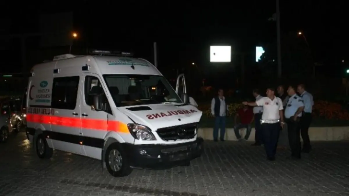 Hasta Taşıyan Ambulans Kaza Yaptı: 2 Yaralı