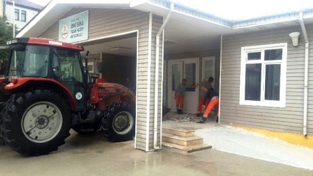 İzmit Belediyesi Temizlik Ekipleri Kirliliğe Geçit Vermiyor