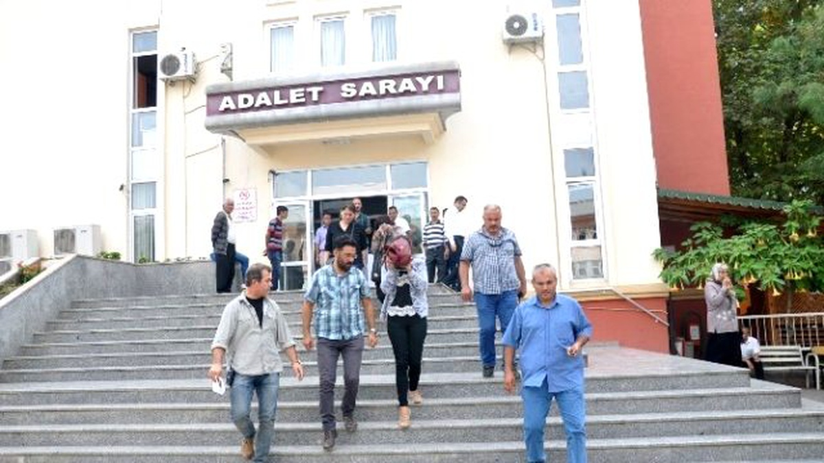Kadın Hırsızları Kapıcının Dikkati Yakalattı