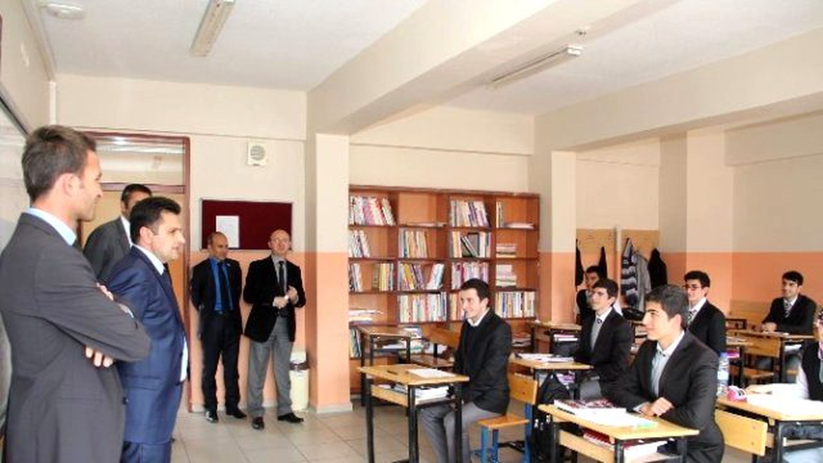 Kaygusuz Eski Okulunu Ziyaret Etti