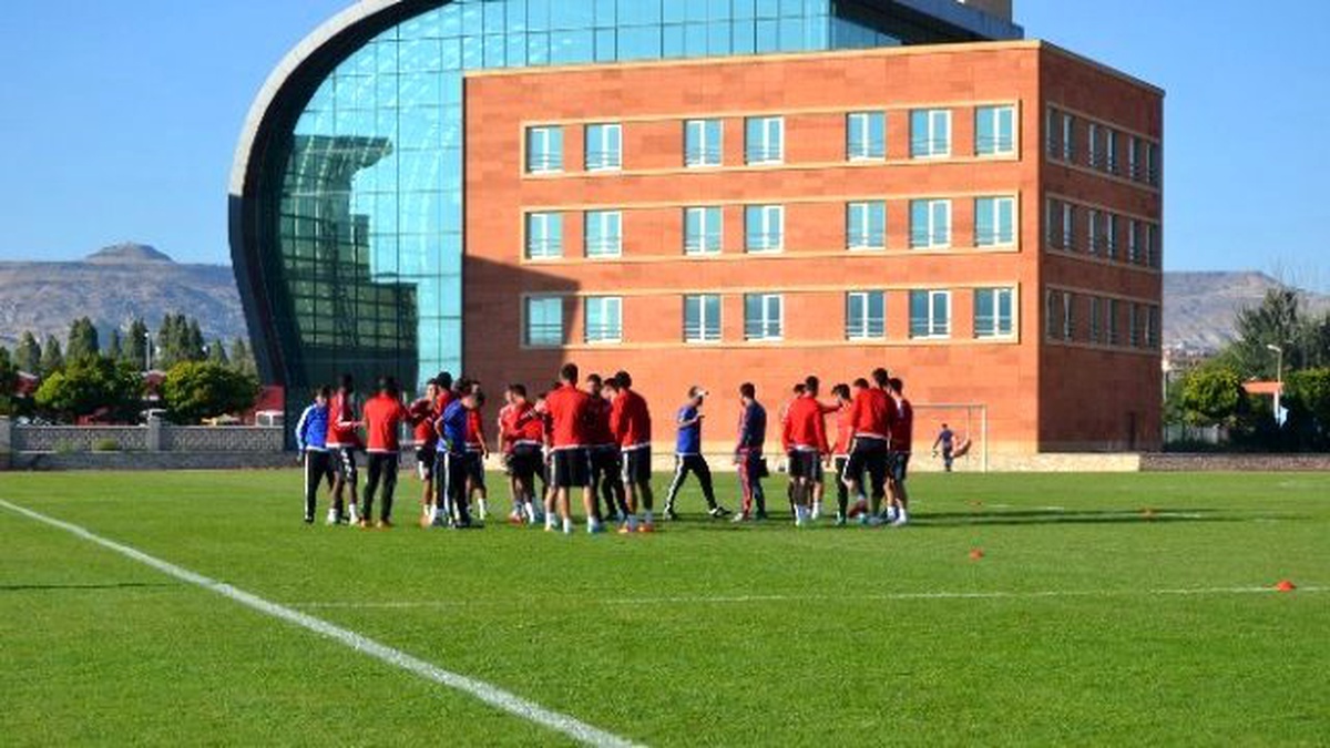 Kayserispor\'da Fenerbahçe Maçı Hazırlıkları Sürüyor