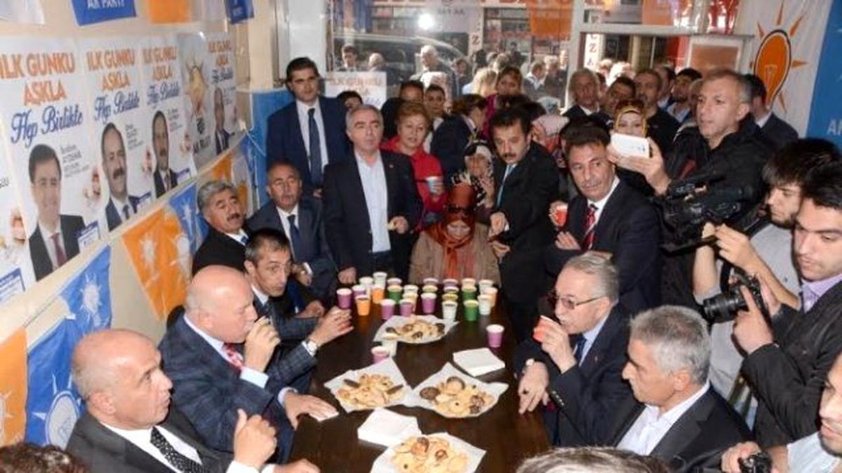 Prof. Ilıcalı\'nın İrtibat Bürosu Açıldı