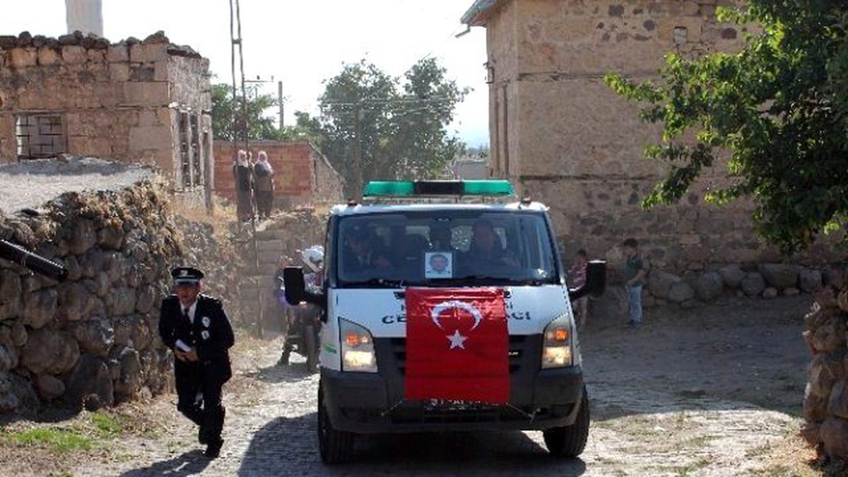 Şehit Polis Yusuf Diri Helallik İçin Babaocağına Getirildi