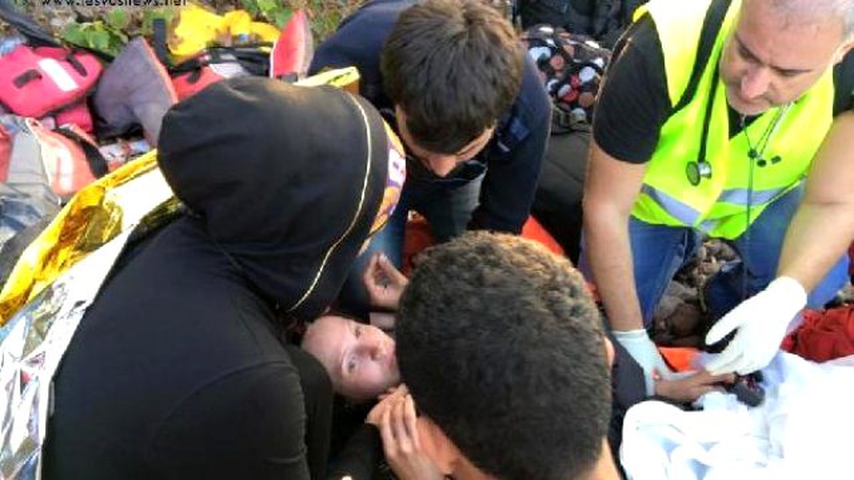 Suriyeli Kadın Midilli Kumsalında Doğum Yaptı