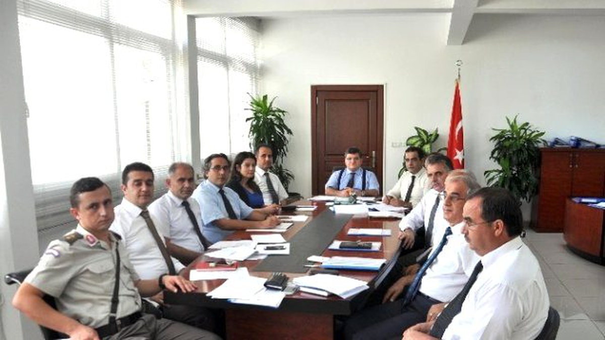 Yenişehir Kaymakamlığı\'nda İlçe İdare Şube Başkanları Toplantısı Yapıldı