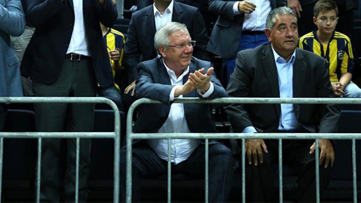 Aziz Yıldırım, Basketbol Maçında Tribünlerden Destek İstedi