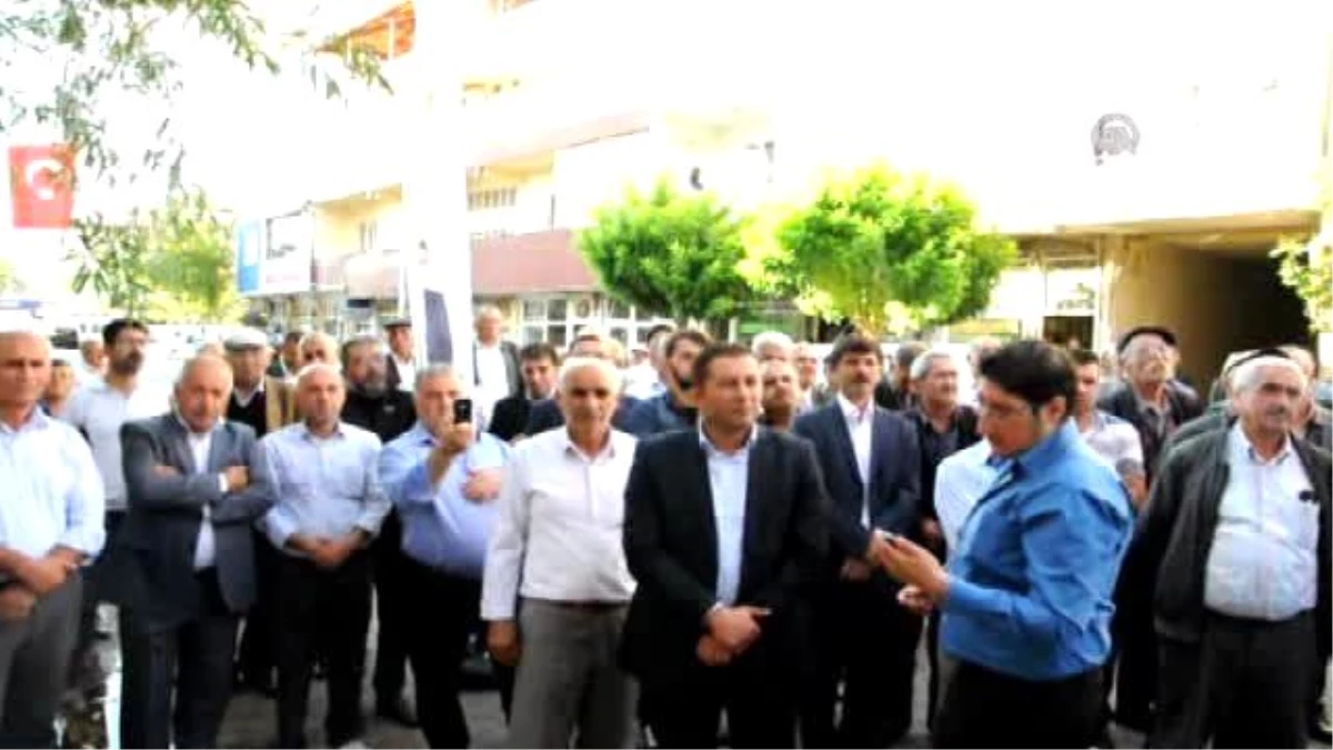 Berberoğlu, CHP Gölbaşı Seçim İrtibat Bürosunun Açılışını Yaptı