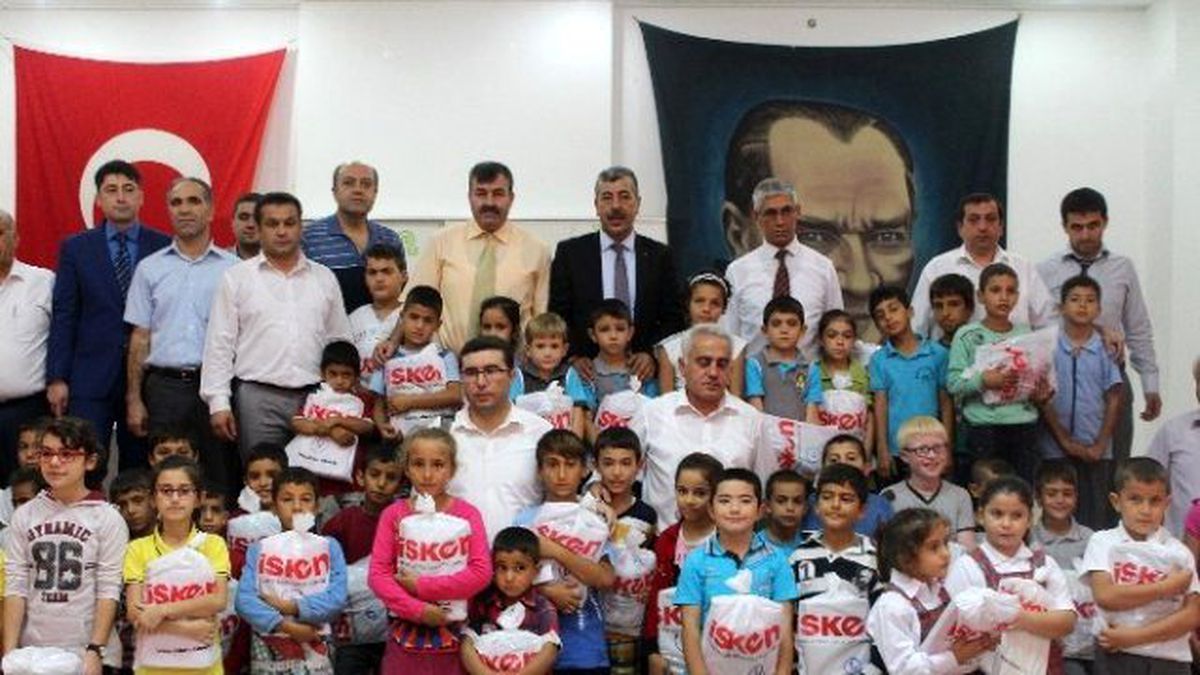 Ceyhan\'da Bin 100 Öğrenciye Kırtasiye Yardımı