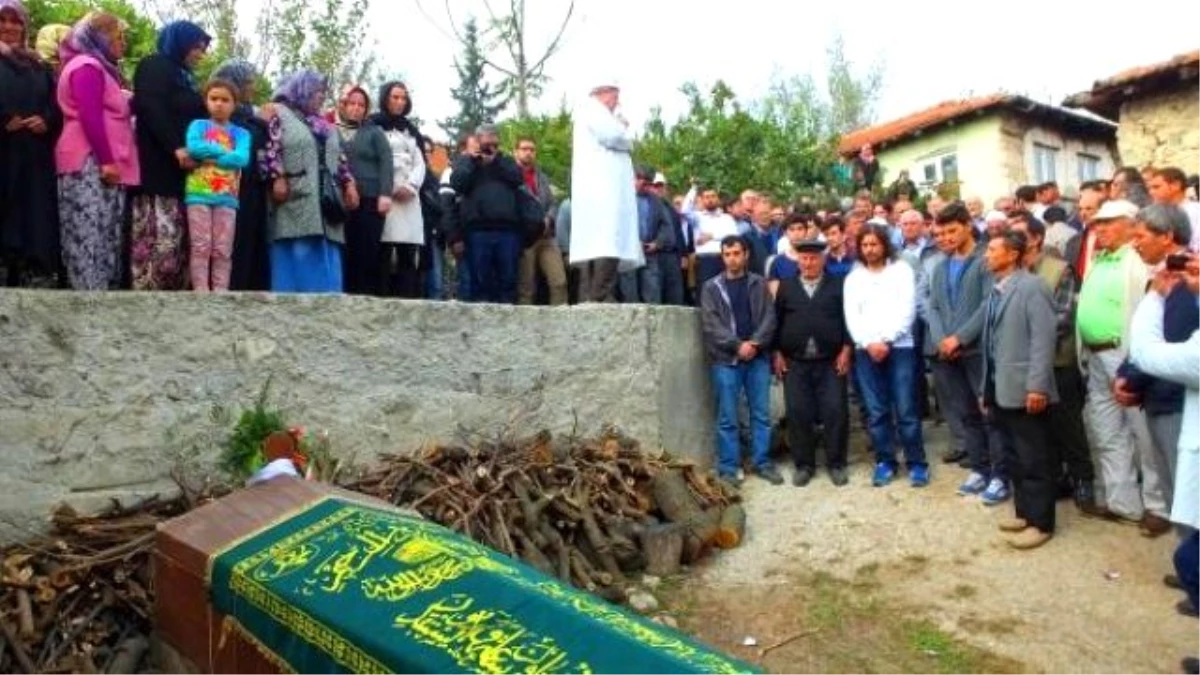 Çöken İnşaatta Ölen İşçi Aliakbaş da Toprağa Verildi