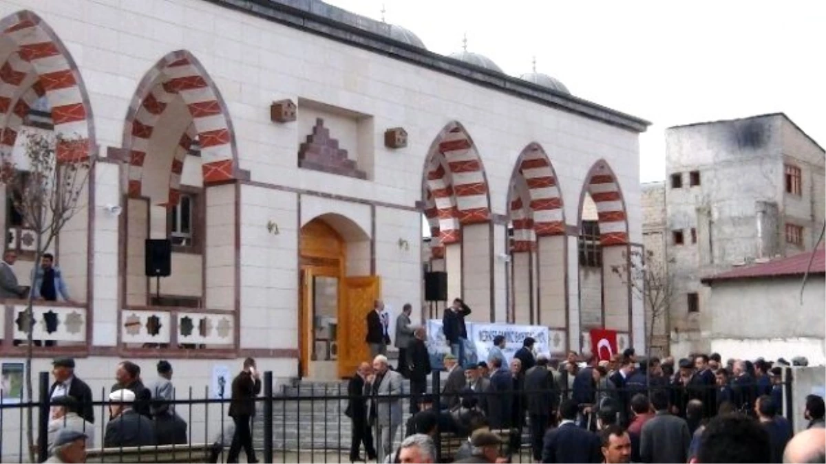 Erciş\'in En Büyük Camisi İbadete Açıldı