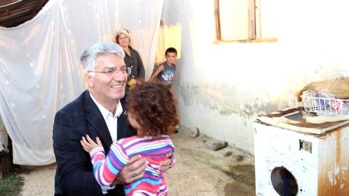 Evi Yanan Vatandaşa Büyükşehir Eli Uzandı