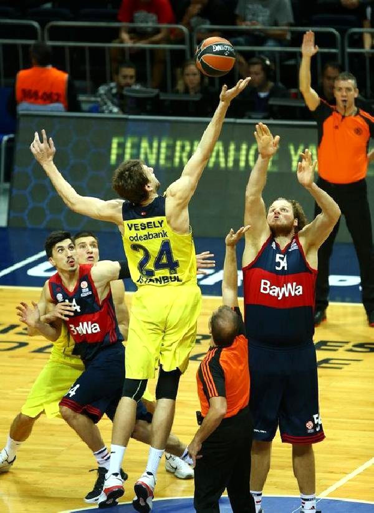 Fenerbahçe Euroleague\'e Galibiyetle Başladı