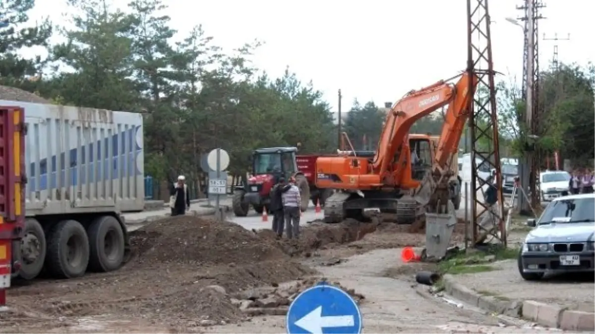 Gemerek'te Alt Yapı Çalışmaları Sürüyor