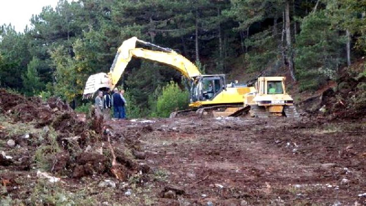 Baraj İçin Kazılan Taş Ocağında Tarihi Mezarlar Bulundu