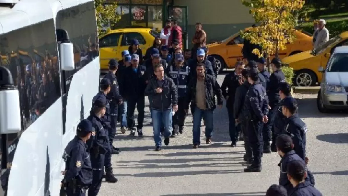 Polise Linç Girişiminde Bulundukları İddia Edilen 5 Kişi Adliyeye Sevk Edildi