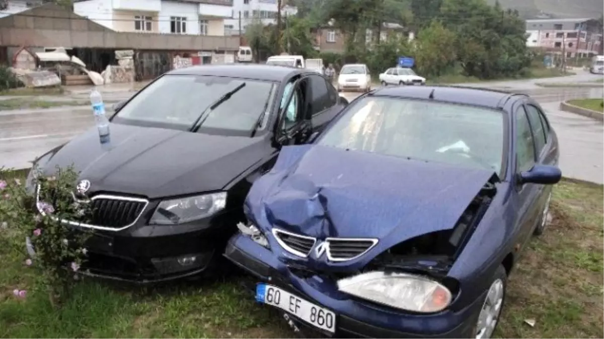 Samsun\'da Trafik Kazası: 4 Yaralı