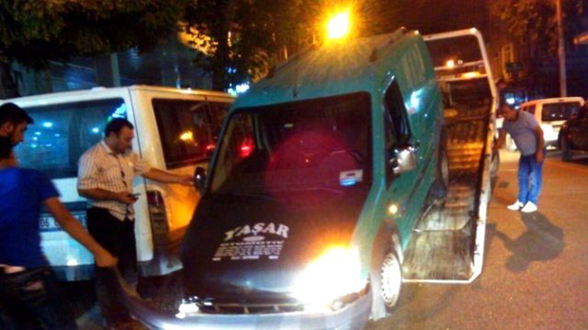 Sara Nöbeti Geçiren Sürücü 3 Araca Çarptı
