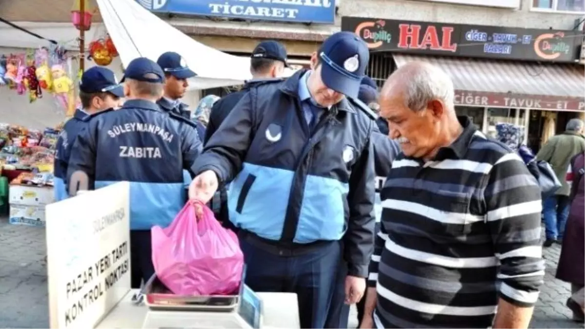 Vadandaş Pazardan Aldıkları Ürünlerini Kendileri Tartıyor