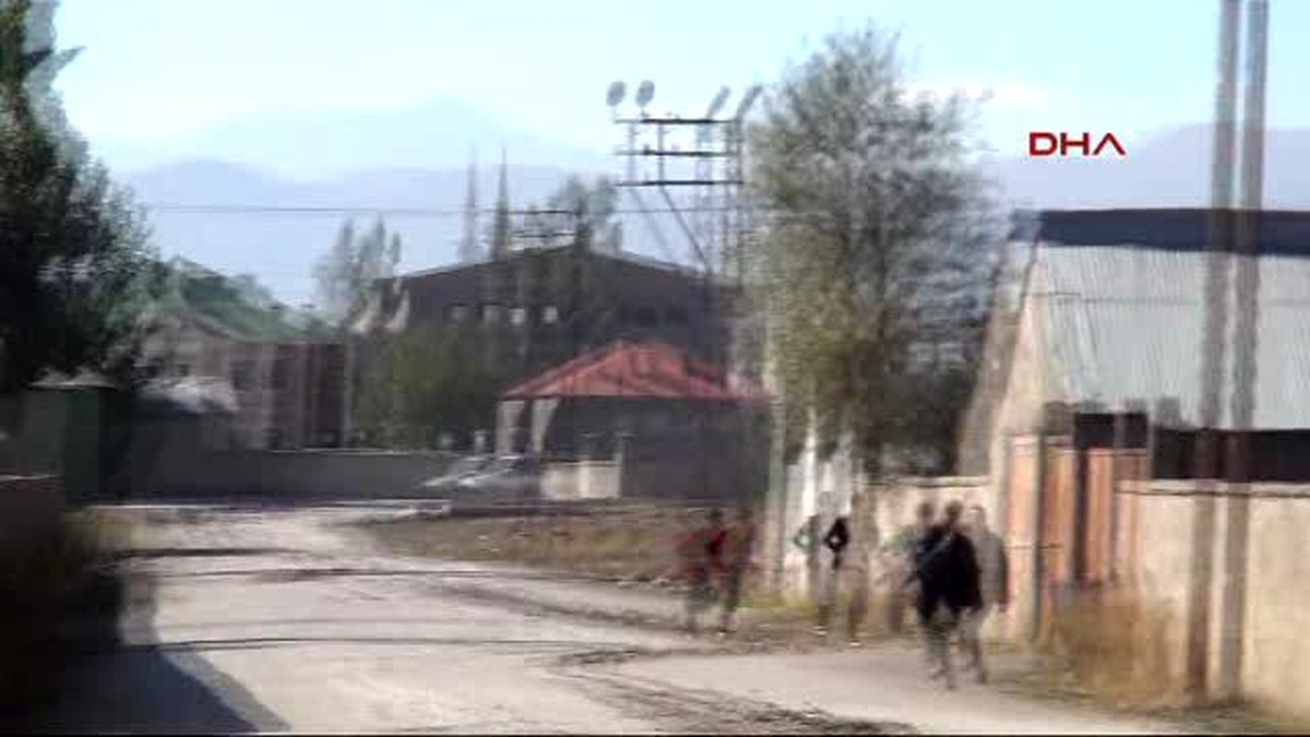Yüksekova\'da Hendek Kapatan Polise PKK\'lılar Ateş Açtı