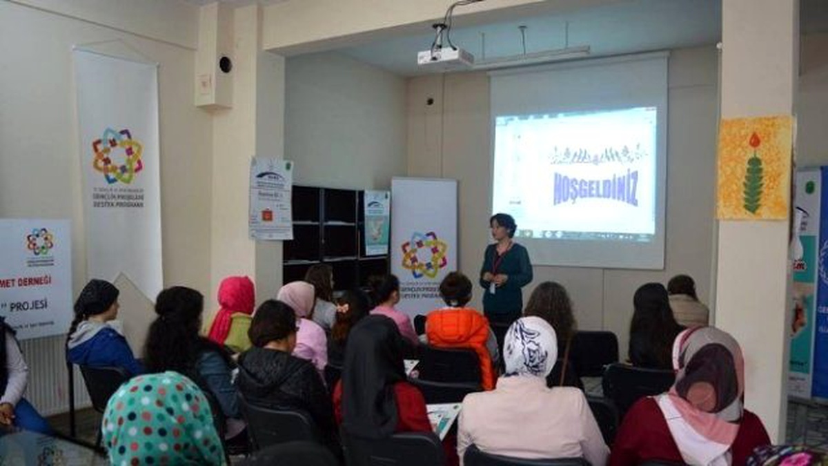 Annemle Güvendeyim\' Projesinin Eğitimleri Sürüyor