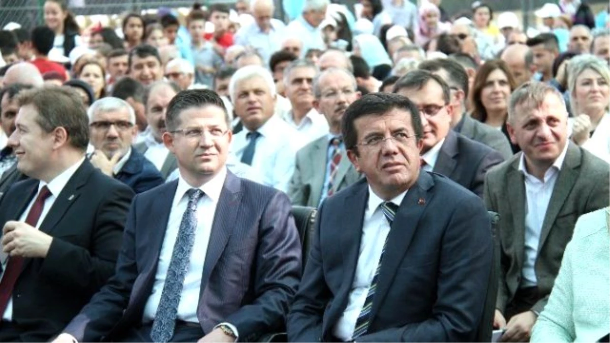 Bakan Zeybekci Halı Sahaların Açılışına Katıldı