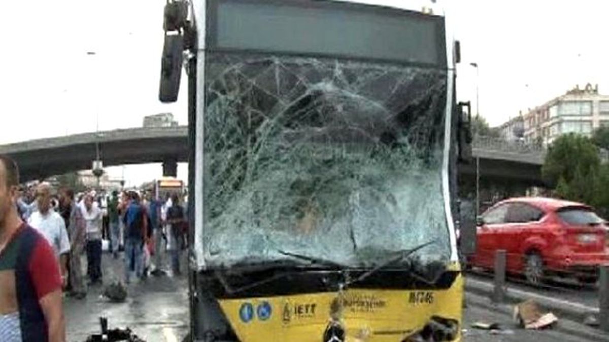 Bakırköy'deki Korkunç Metrobüs Kazasının Görüntüleri Ortaya Çıktı