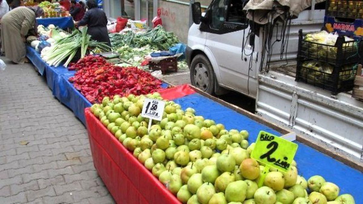 Bu Pazarda Ne Alırsan Bir Lira