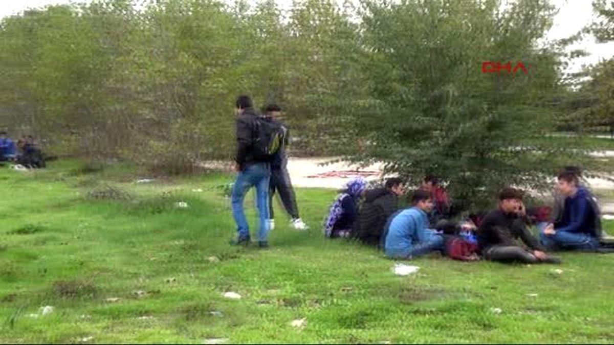 Bursa Yunanistan\'a Kaçmak İçin İzmir\'e Gitmek İsteyen Afgan Mültecileri Bursa\'da İndirdiler