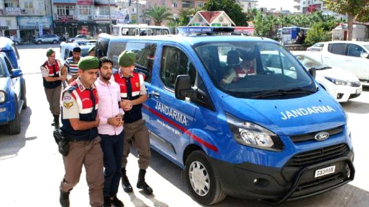 Erdemli\'de PKK Operasyonu: 3 Gözaltı