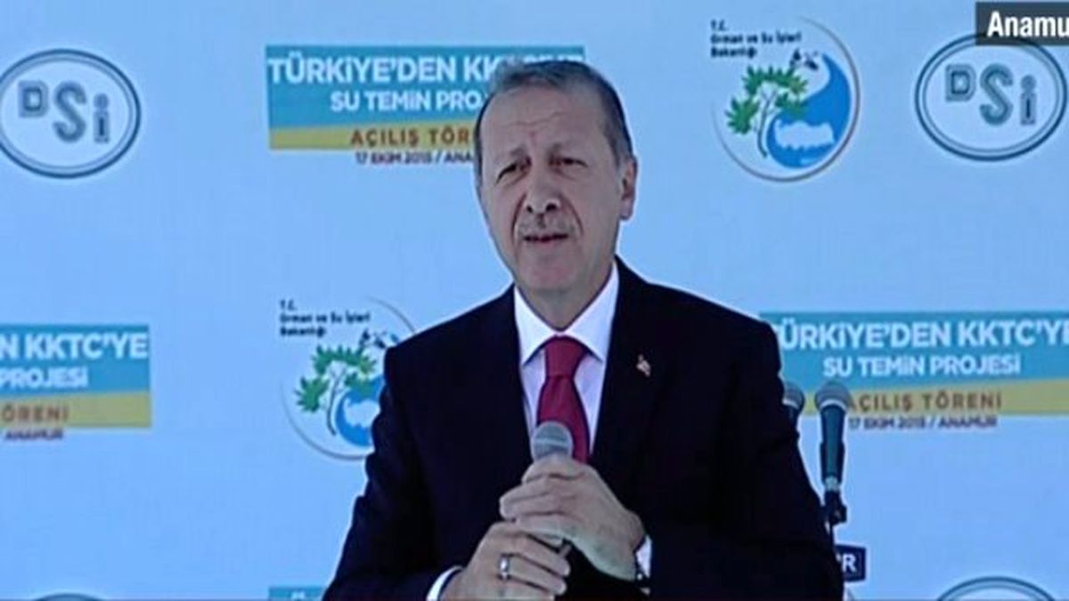 Erdoğan Kıbrıs Türküsü Okudu, KKTC Cumhurbaşkanı Telefonla Uğraştı