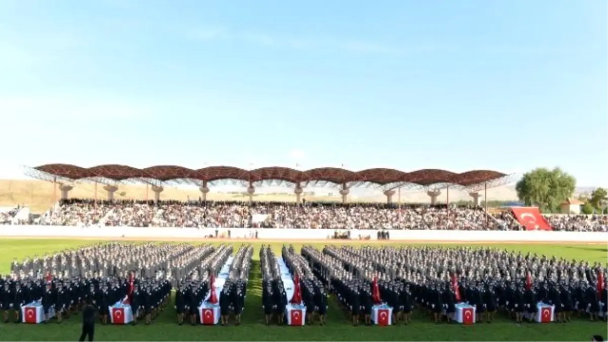 İçişleri Bakanı Altınok, Polis Akademisi Mezuniyet Töreni\'ne Katıldı