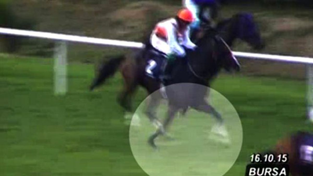 Kırık Ayakla Birinci Oldu