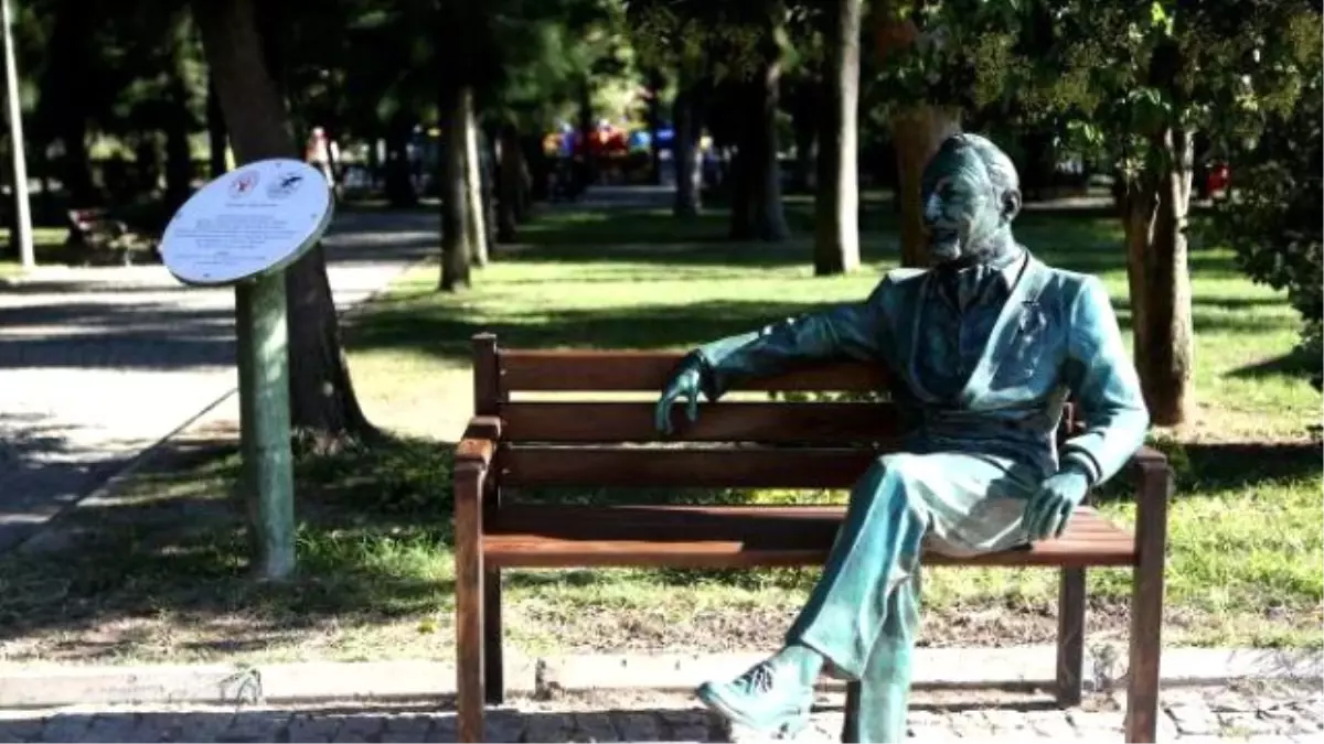 Onarılan Süleyman Seba Heykeli Yerine Konuldu