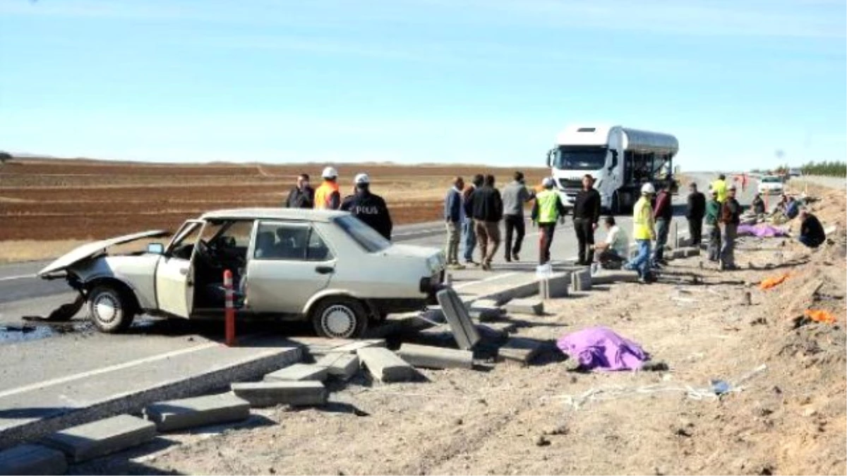 Kontrolden Çıkan Otomobil, Yolda Çalışan İşçilere Çarptı: 2 Ölü, 1 Yaralı