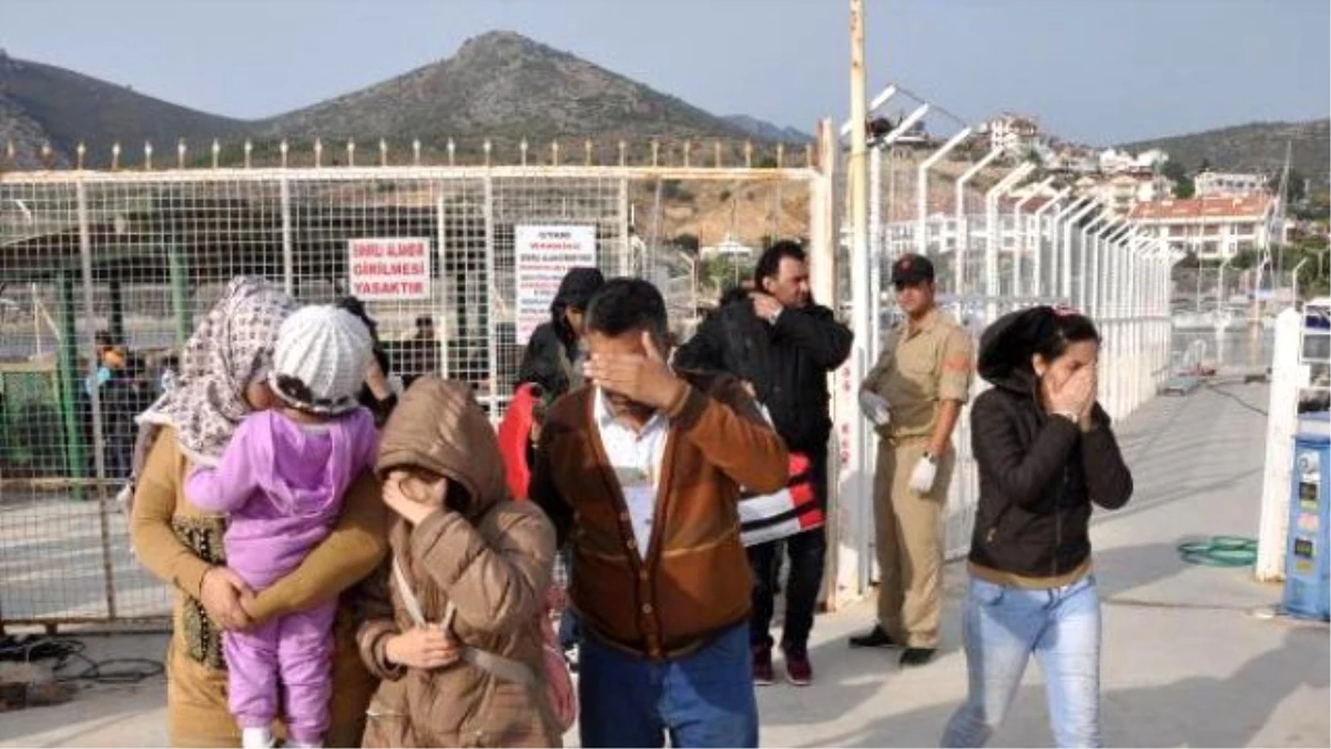 Tekne Arızalanınca Telefonla Yardım İsteyen 49 Suriyeli Kaçak Kurtarıldı