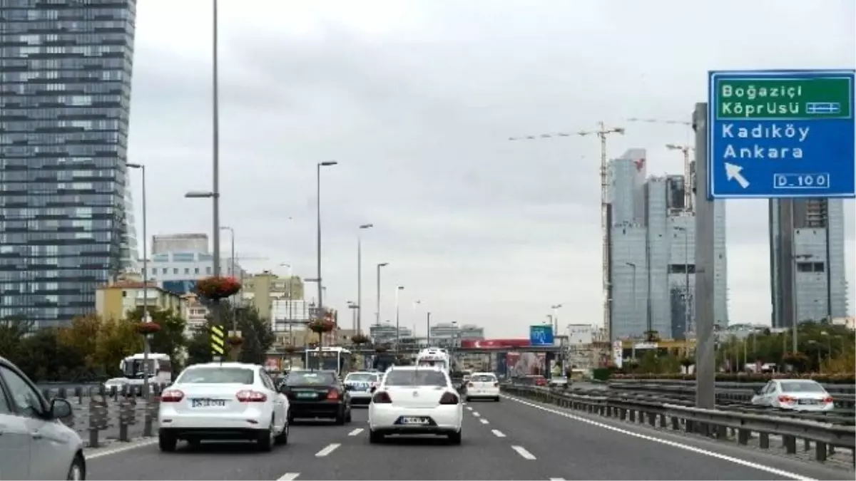 Almanya Başbakanı Merkel\'in Konvoyu, İstanbul Trafiğine Takıldı